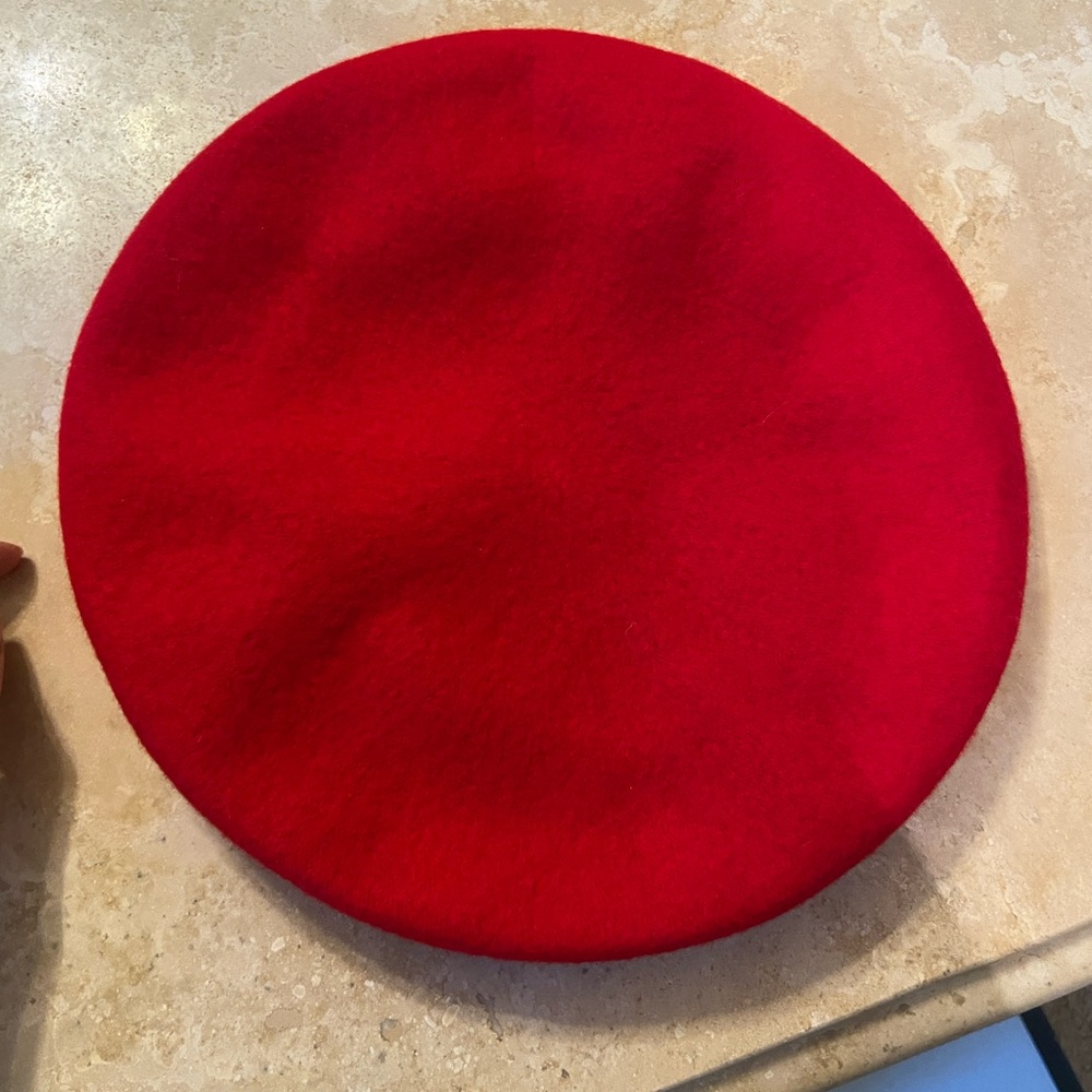 Red beret, new with tags